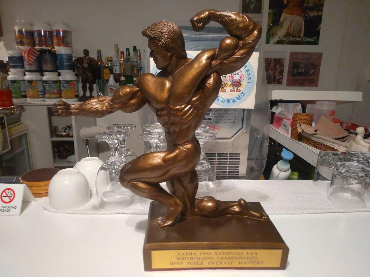 Amazon.co.jp: 選手権大会 ベストポーズ 優勝 ボディビル トロフィー